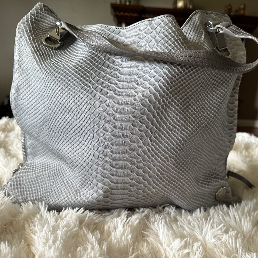 Vince Camuto
Vc-riley-to4 Grey Rattlesnake Leather Tote
16"L × 12"W × 4"D